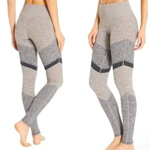 Alo Yoga Sheila Legging - XS